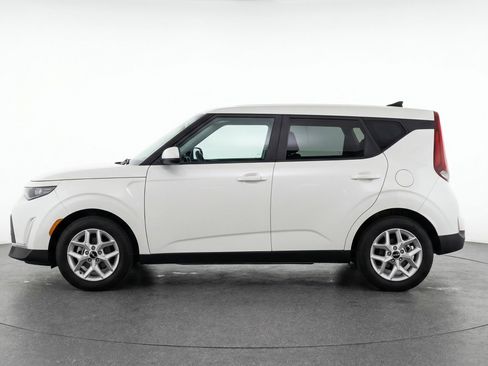 Used 2025 Kia Soul LX w/ LX Technology Package FWD image 5