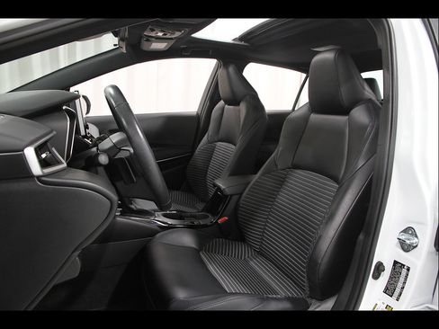 Used 2023 Toyota Corolla XSE FWD image 5