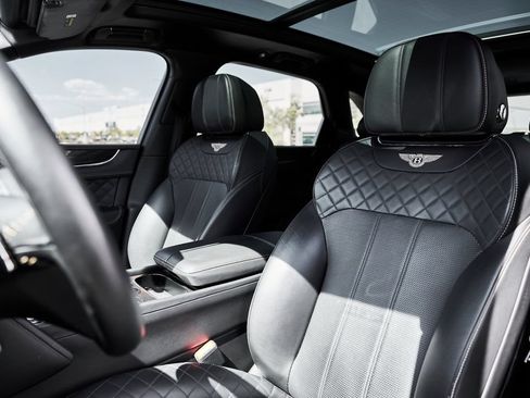 Used 2017 Bentley Bentayga AWD/4WD image 39