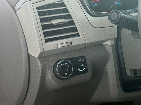 Used 2012 Chevrolet Traverse LT FWD image 16