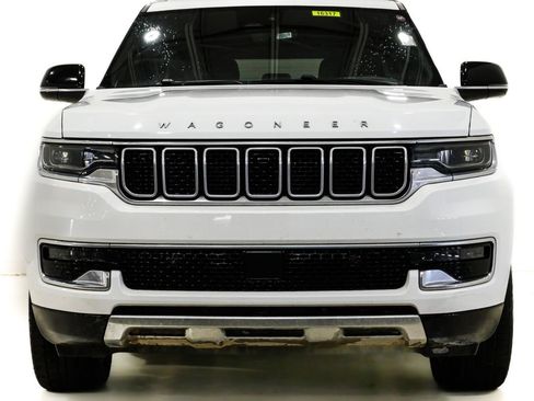 Used 2023 Jeep Wagoneer L Series III w/ Preferred Equipment Group image 2