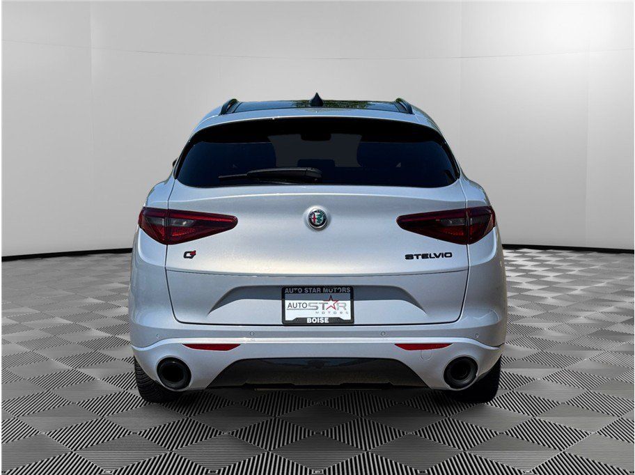 Used 2020 Alfa Romeo Stelvio Sport w/ Quick Order Package 22J Sport AWD/4WD image 4