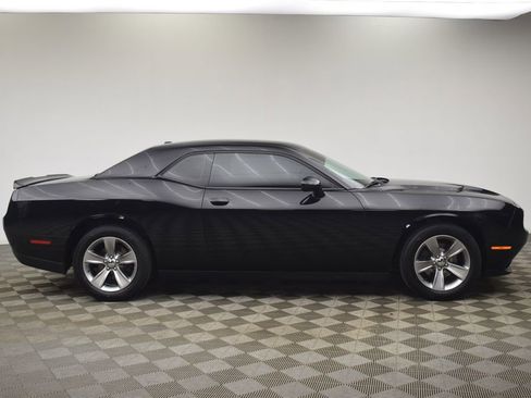 Used 2019 Dodge Challenger SXT image 13