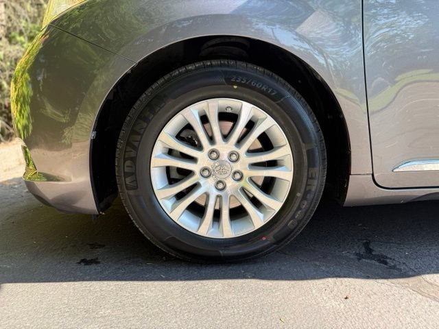 Used 2012 Toyota Sienna XLE FWD image 51