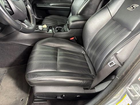 Used 2018 Chrysler 300 S image 12