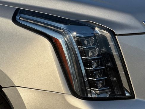 Used 2015 Cadillac Escalade Luxury image 10
