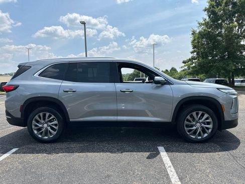Used 2026 Buick Enclave Preferred FWD image 13