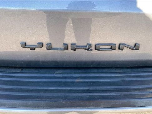 Used 2021 GMC Yukon Denali w/ Denali Premium Package image 24