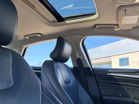 Used 2017 Ford Fusion Titanium image 28