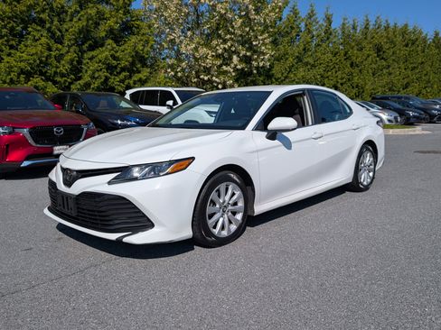 Used 2020 Toyota Camry LE FWD image 5