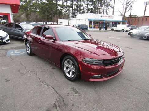 Used 2017 Dodge Charger SXT w/ Navigation & Travel Group image 11