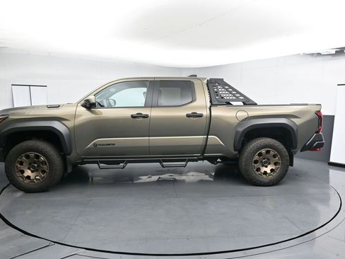 Used 2024 Toyota Tacoma Trailhunter image 5