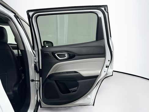 Used 2022 Jeep Compass Limited w/ Sun and Sound Group image 29