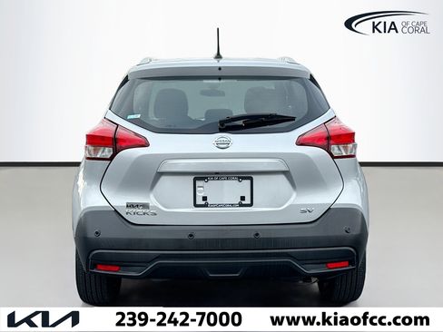 Used 2020 Nissan Kicks SV image 4