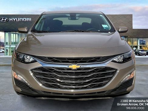 Used 2022 Chevrolet Malibu LT image 3