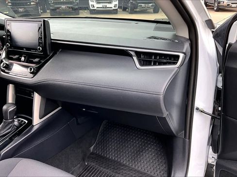 Used 2022 Toyota Corolla Cross LE w/ Moonroof Package image 19