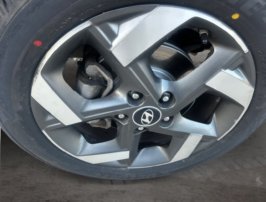 Used 2022 Hyundai Venue SEL FWD image 18