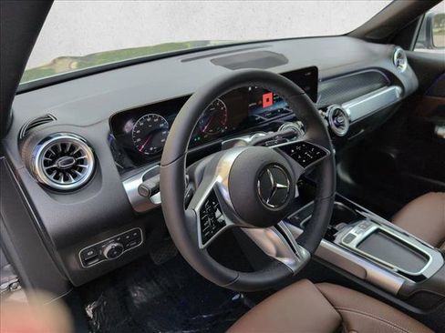 New 2025 Mercedes-Benz GLB 250 image 3