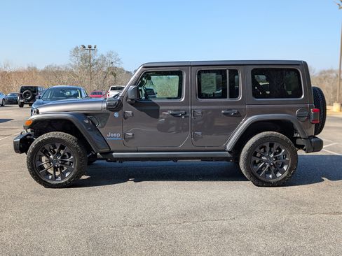 Used 2025 Jeep Wrangler Backcountry image 6