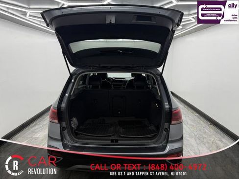 Used 2022 Volkswagen Taos SEL w/ Panoramic Sunroof Package image 6