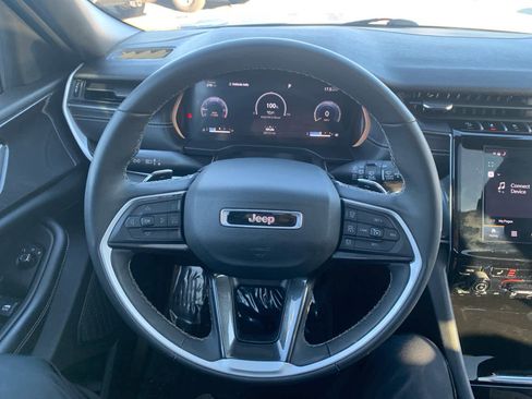 Used 2023 Jeep Grand Cherokee Altitude image 16