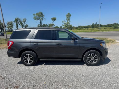 Used 2020 Ford Expedition XLT RWD image 2