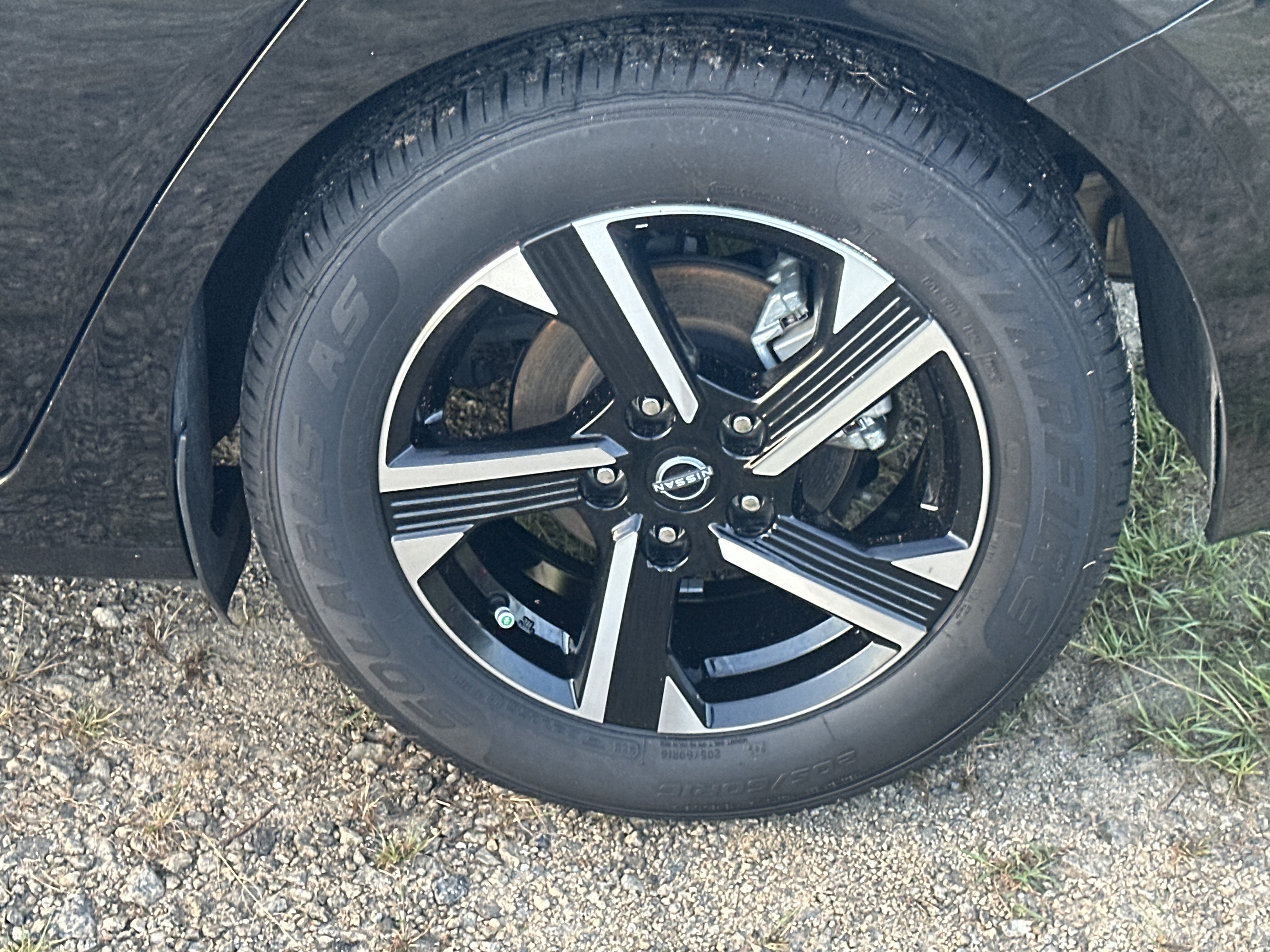 Used 2024 Nissan Sentra SV FWD image 19