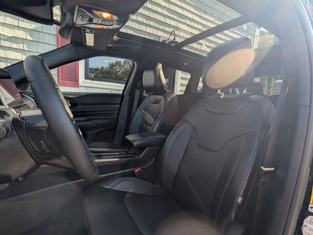 Used 2023 Jeep Compass High Altitude AWD/4WD image 9