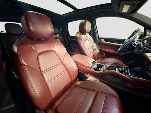 Certified 2024 Porsche Cayenne S AWD/4WD image 29