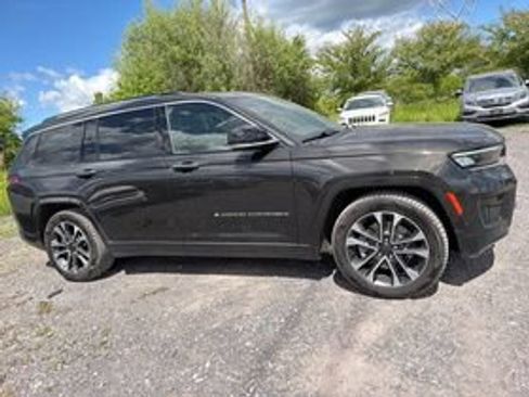 Used 2022 Jeep Grand Cherokee L Overland w/ Luxury Tech Group IV AWD/4WD image 2