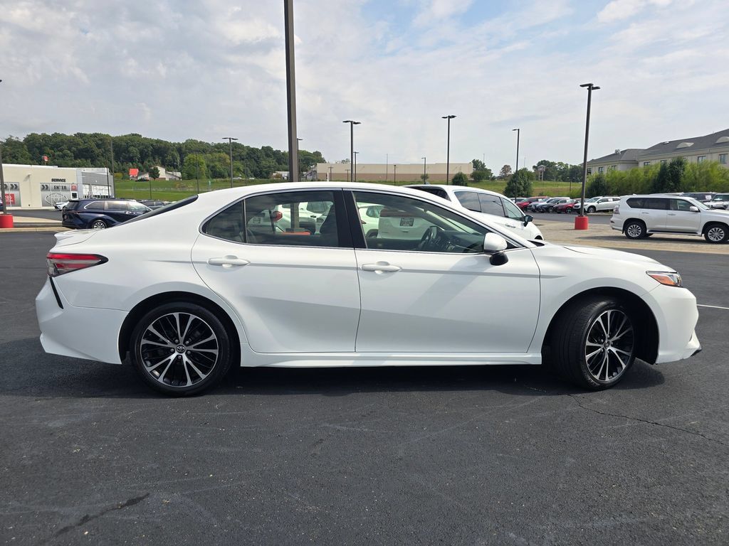 Used 2018 Toyota Camry SE FWD image 9