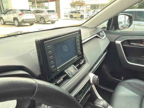 Used 2021 Toyota RAV4 XLE Premium FWD image 11