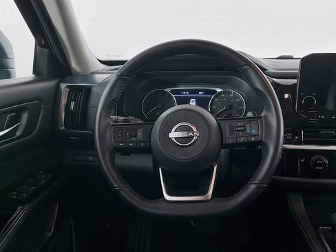 Used 2025 Nissan Pathfinder SL image 18