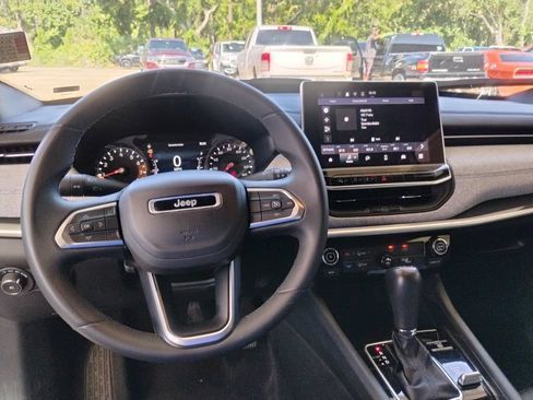 Used 2024 Jeep Compass Latitude AWD/4WD image 16