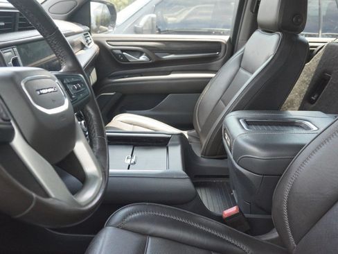 Used 2022 GMC Yukon XL Denali AWD/4WD image 9