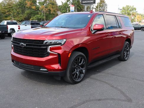 Used 2024 Chevrolet Suburban RST w/ Luxury Package image 35