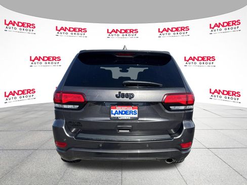 Used 2018 Jeep Grand Cherokee Altitude AWD/4WD image 4