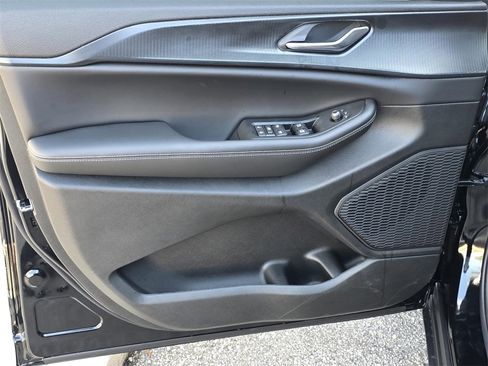 New 2025 Jeep Grand Cherokee Altitude image 30