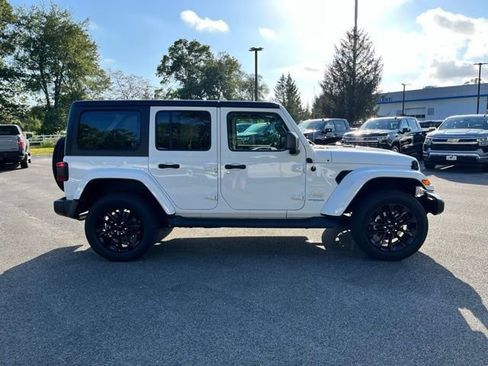 Used 2021 Jeep Wrangler Unlimited Sahara w/ Dual Top Group AWD/4WD image 5
