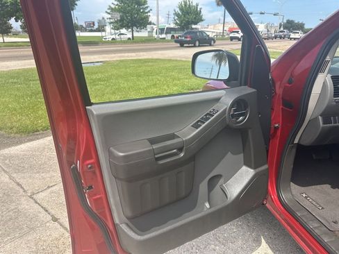 Used 2015 Nissan Xterra X image 8