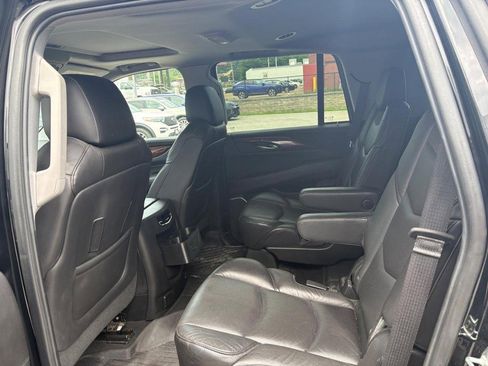 Used 2019 Cadillac Escalade Luxury AWD/4WD image 5