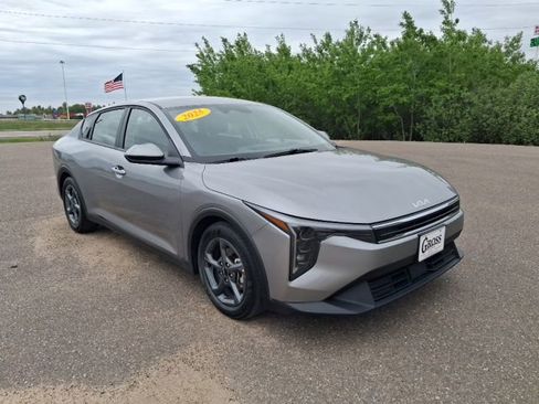 Used 2025 Kia K4 FWD image 1