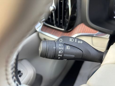 Used 2021 Volvo S60 T5 Momentum w/ Premium Package image 20