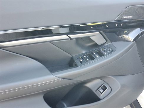 Used 2025 BMW 530i image 19