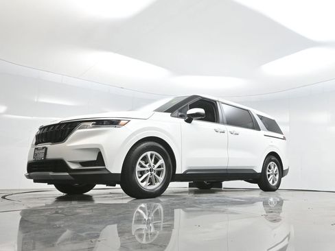 Used 2024 Kia Carnival LX image 56