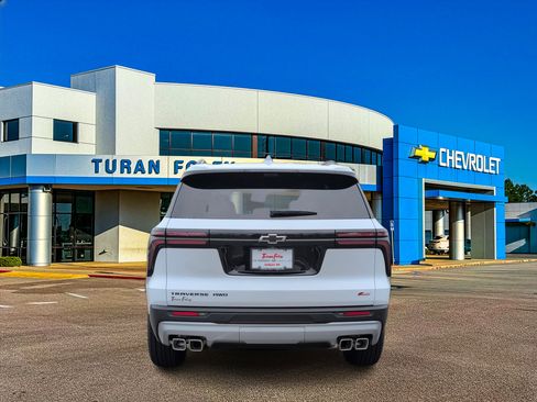 New 2026 Chevrolet Traverse Z71 w/ Enhanced Driving Package AWD/4WD image 4