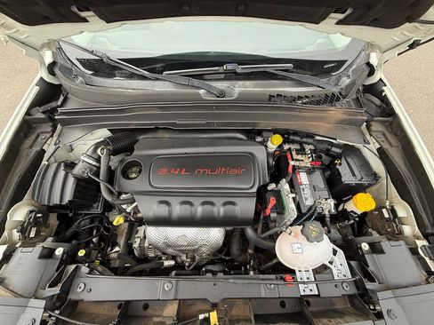 Used 2015 Jeep Renegade Latitude w/ Popular Equipment Group image 54