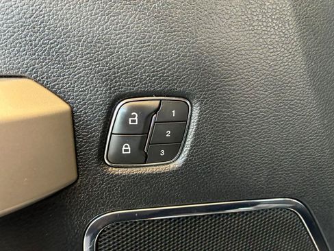 Used 2018 Ford F250 Lariat w/ Lariat Value Package AWD/4WD image 11