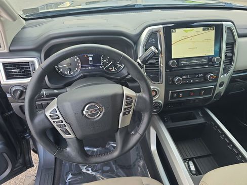 Used 2021 Nissan Titan SV w/ SV Convenience Package image 18