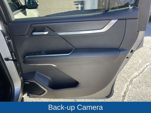 Used 2025 GMC Acadia Elevation image 17